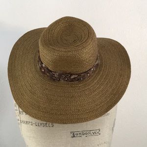 Women’s floppy hat